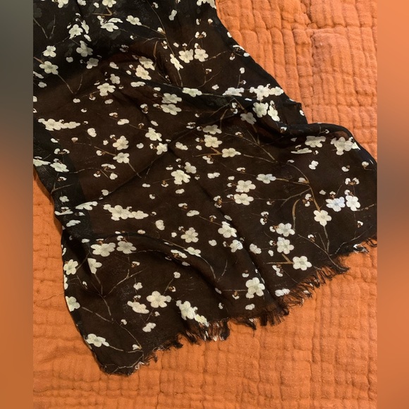 Onam Black floral flowy scarf for fall NWT - Picture 2 of 2